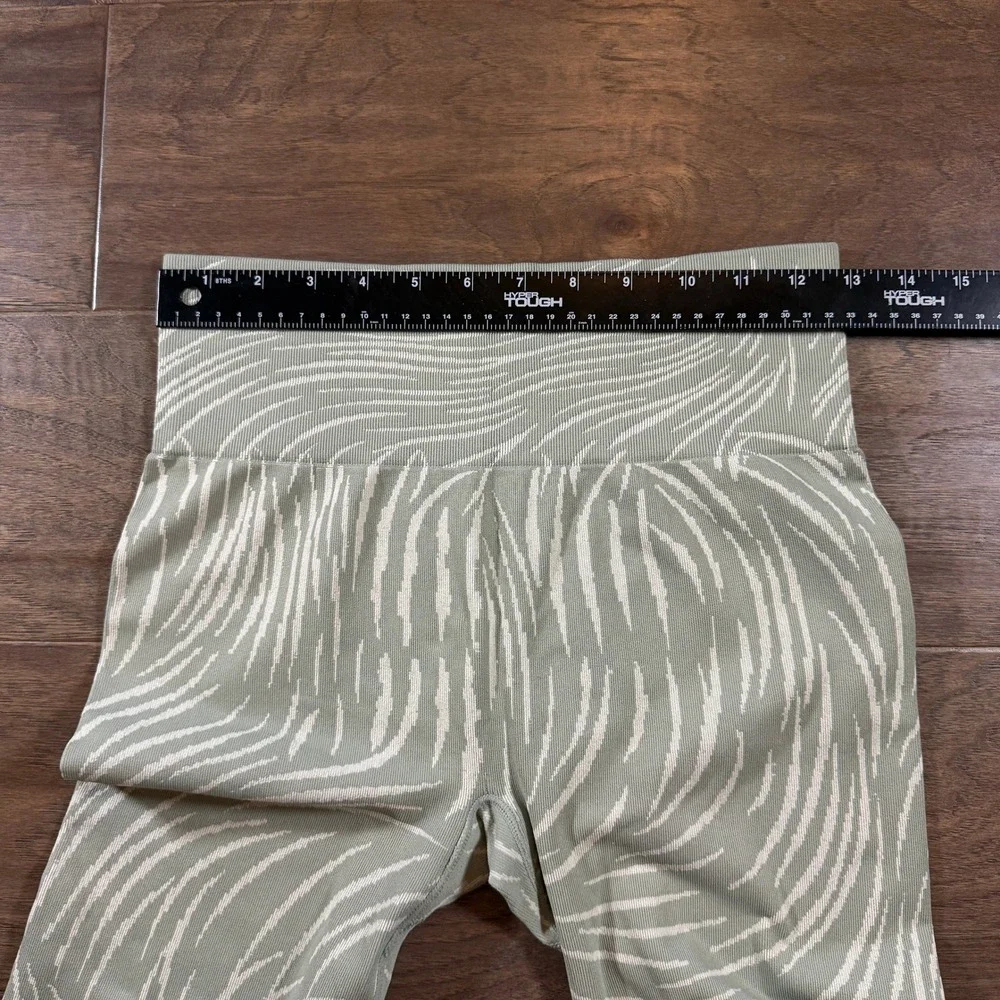 Lively Fit Sage Green Zebra Scrunch Butt Seamless High Waisted‎ Leggings Large